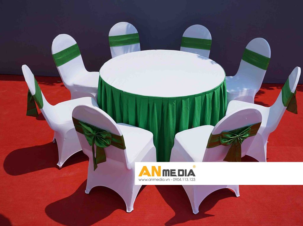 AN Media cho thuê bàn tròn sự kiện cho từ 4 đến 10 người kèm ghế banquet khăn trắng nơ xanh giá rẻ tại Hà Nội