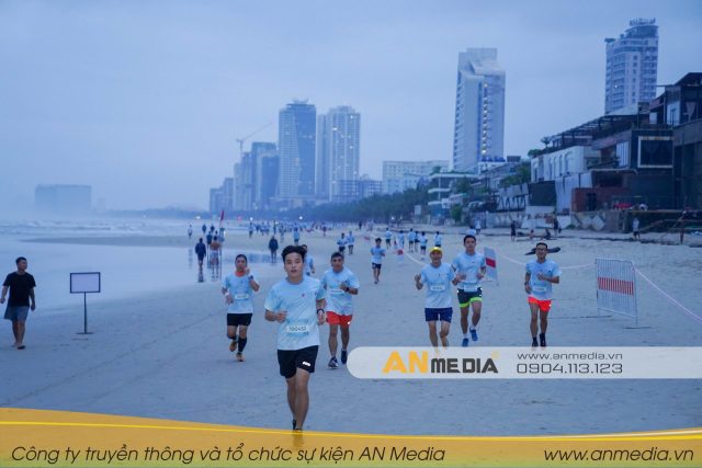 AN media tổ chức giải chạy bộ trên bờ biển Mỹ Khê, Đà Nẵng