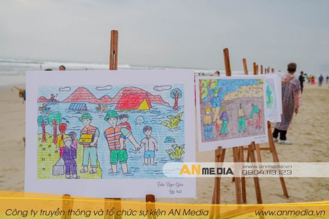 Triển lãm tranh lan toả nhiều thông điệp ý nghĩa về phòng chống thiên tai và biến đổi khí hậu trong tổ chức giải chạy