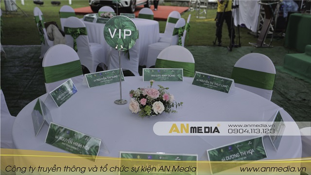 AN Media cho thuê bàn VIP phục vụ đại biểu