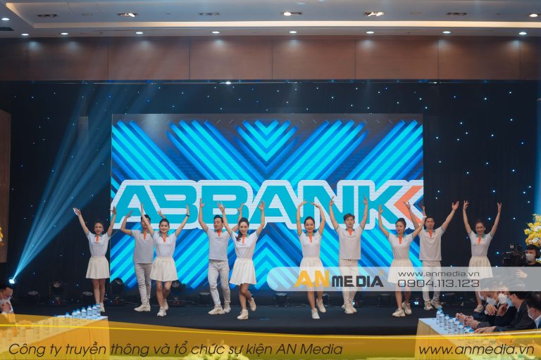 Tổ chức hội nghị đầu năm kết hợp Gala dinner ấn tượng cùng ABBANK