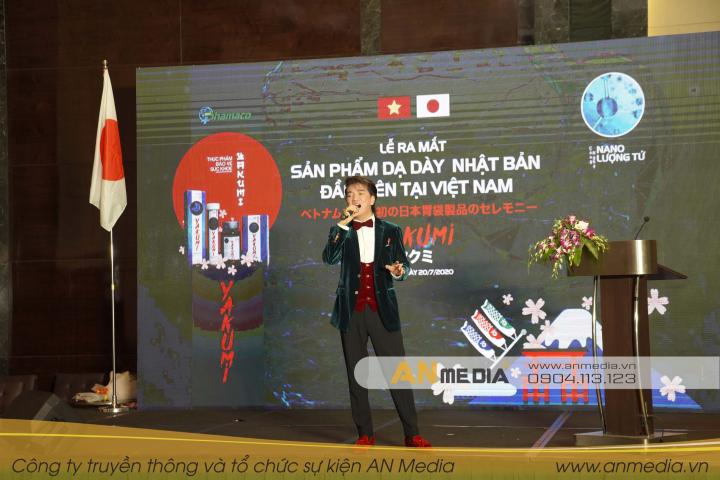 Ca sĩ Đàm Vĩnh Hưng biểu diễn tại sự kiện do AN Media tổ chức