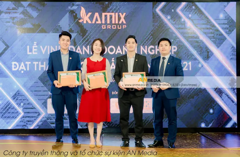 Hoạt động vinh danh trong tổ chức tiệc tất niên