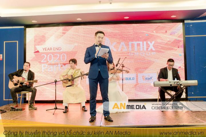 Ca sĩ Duy Khoa tổ chức tiệc tất niên chuyên nghiệp cho Kamix