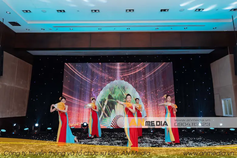 Giao lưu văn nghệ được xây dựng trong kịch bản ra mắt sản phẩm mới