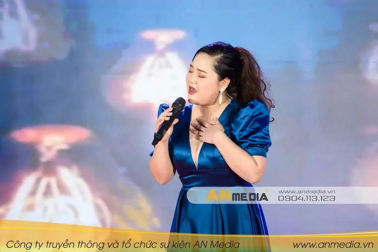 Ca sĩ Thuỳ Trang từ Hội nghệ sĩ trẻ Hà Nội