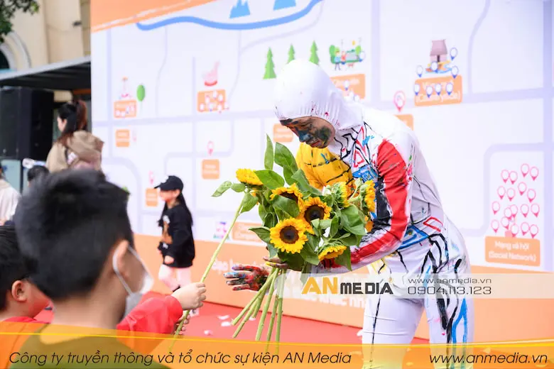 Người tham dự hưởng ứng chủ đề chương trình