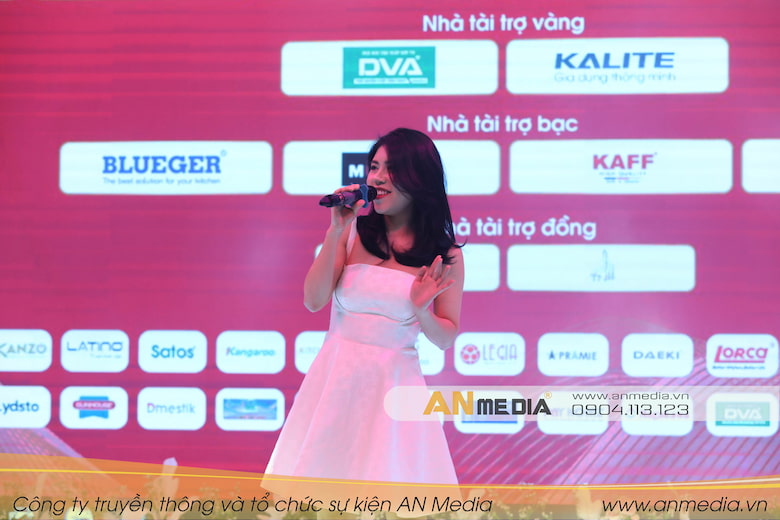 Ca sĩ Thuỳ Trang có mặt và biểu diễn tại sự kiện