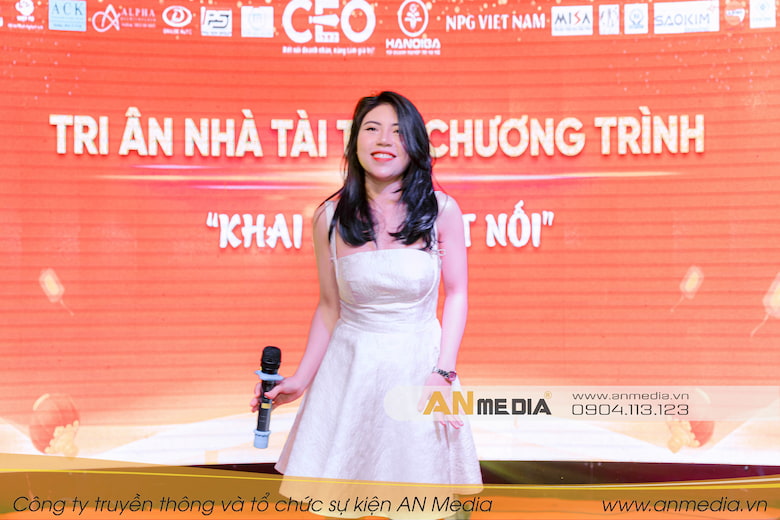 Ca sĩ Thuỳ Trang cùng những ca khúc ý nghĩa giúp chương trình thêm phần cảm xúc 