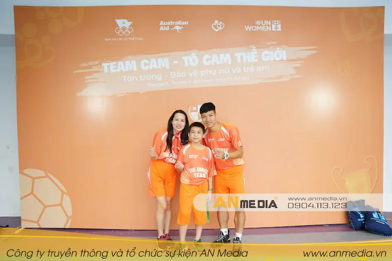 Vlogger, đại diện cầu thủ Đại Cán- Cán Cris (bên phải)