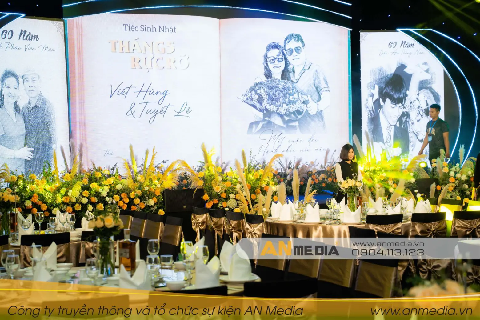 Không gian tiệc sinh nhật “Tháng 5 rực rỡ” được trang trí sang trọng, ấm áp và lãng mạn