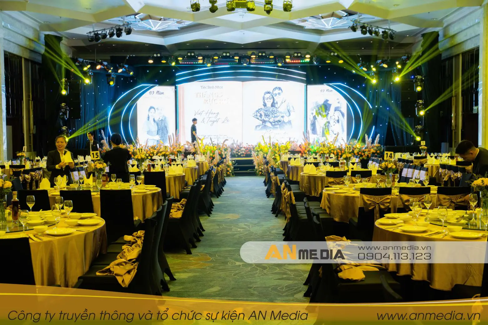 Không gian bữa tiệc với sức chứa lớn, rộng rãi và thoải mái