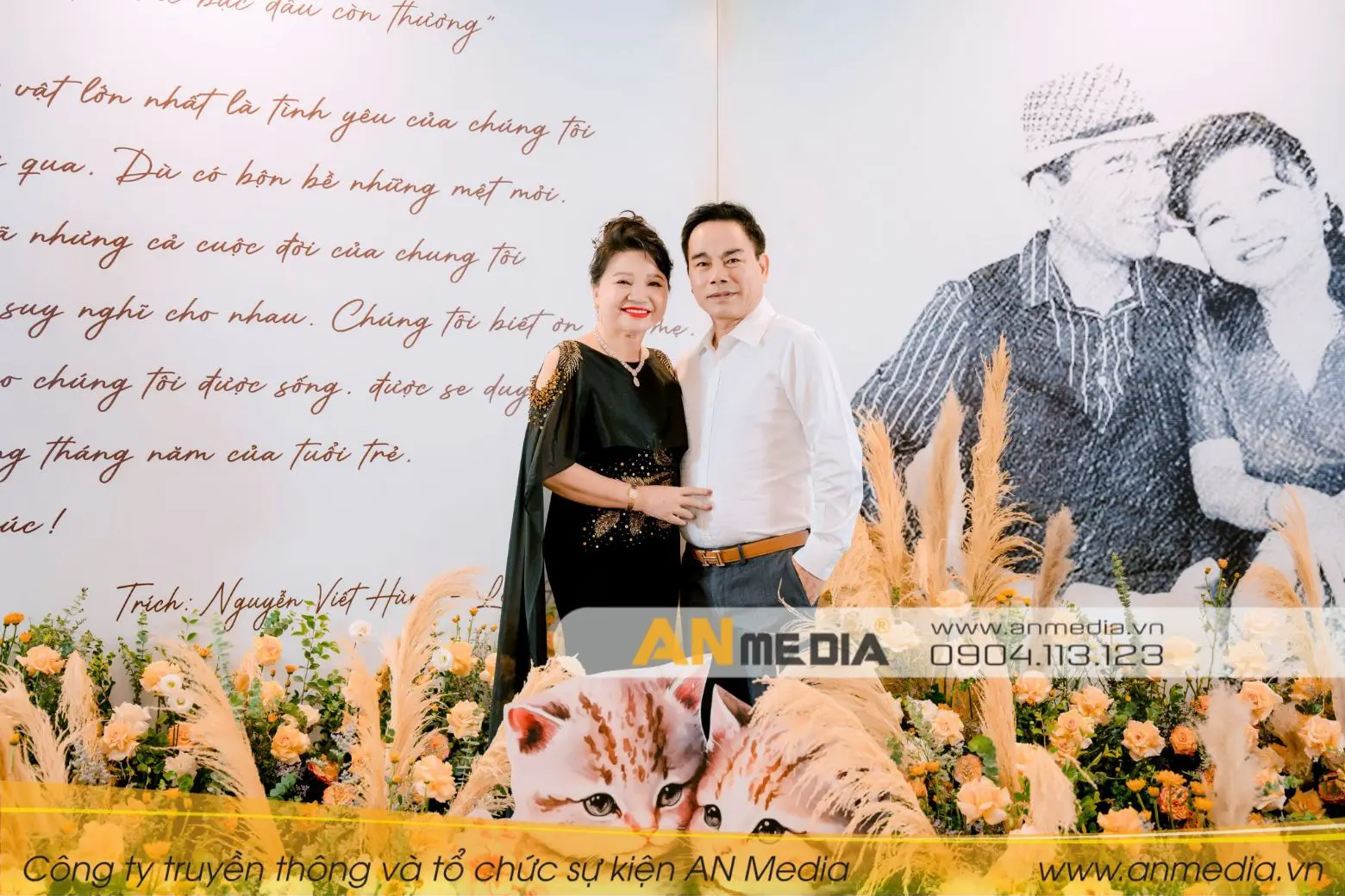 Nhân vật chính của bữa tiệc sinh nhật “Tháng 5 rực rỡ” là vợ chồng chú Nguyễn Viết Hùng và cô Lê Ánh Tuyết