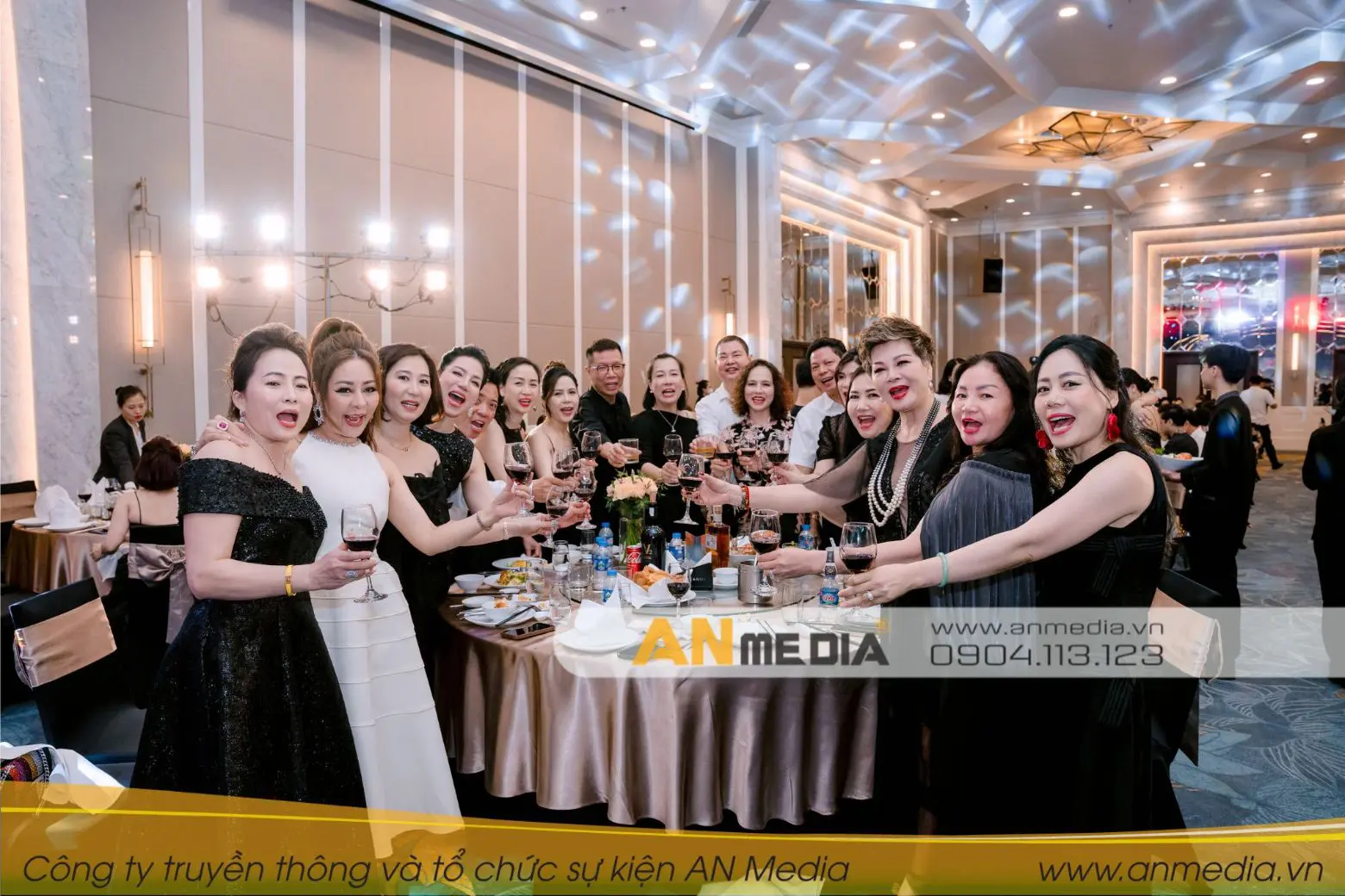 Chủ nhân bữa tiệc sinh nhật “Tháng 5 rực rỡ”