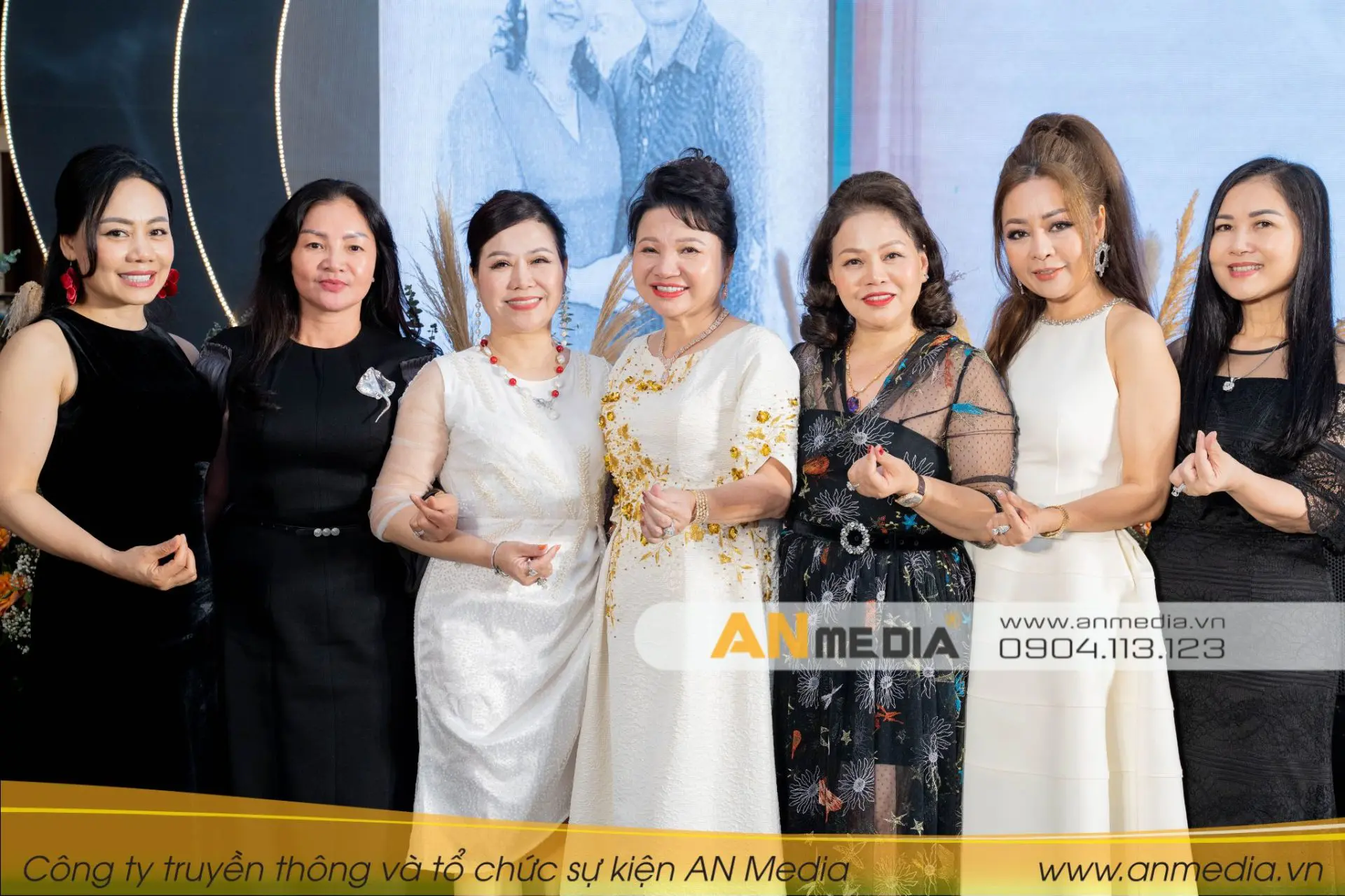lễ kỷ niệm 10 năm ngày cưới
