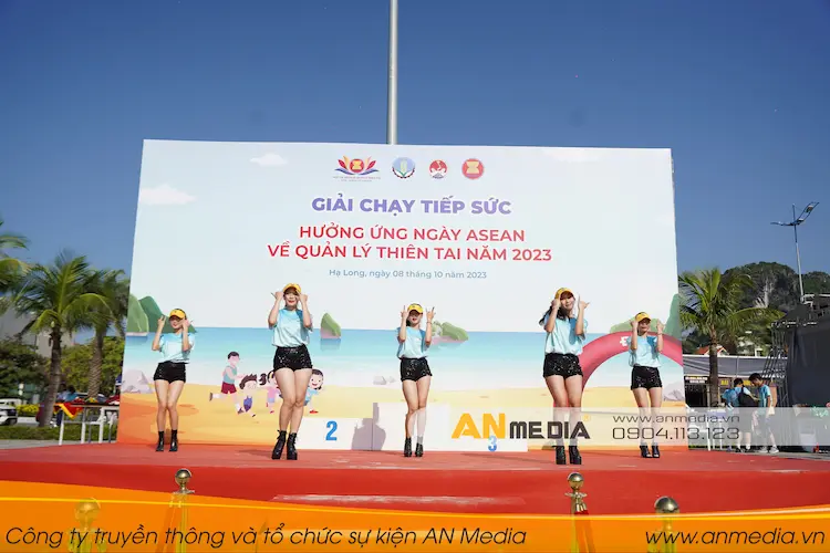 Tiết mục văn nghệ sôi động