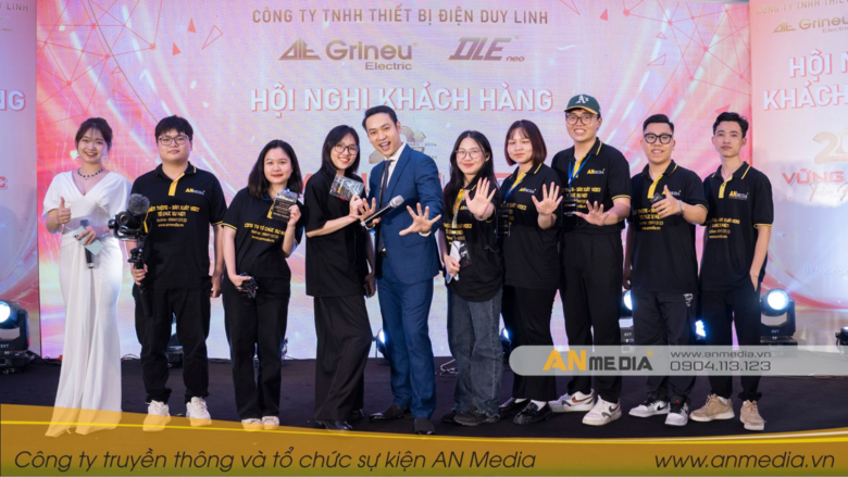 Đội ngũ nhân sự AN Media tại tiệc Gala Dinner