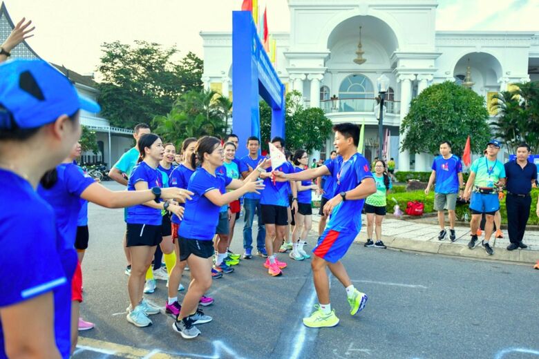 giải chạy tiếp sức gây quỹ từ thiện