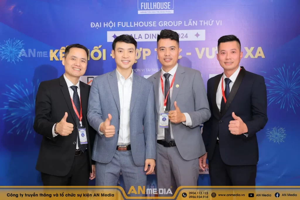 Ca sĩ/ Diễn Viên/ MC/ CEO Duy Khoa cùng Ban Lãnh đạo Full House Group