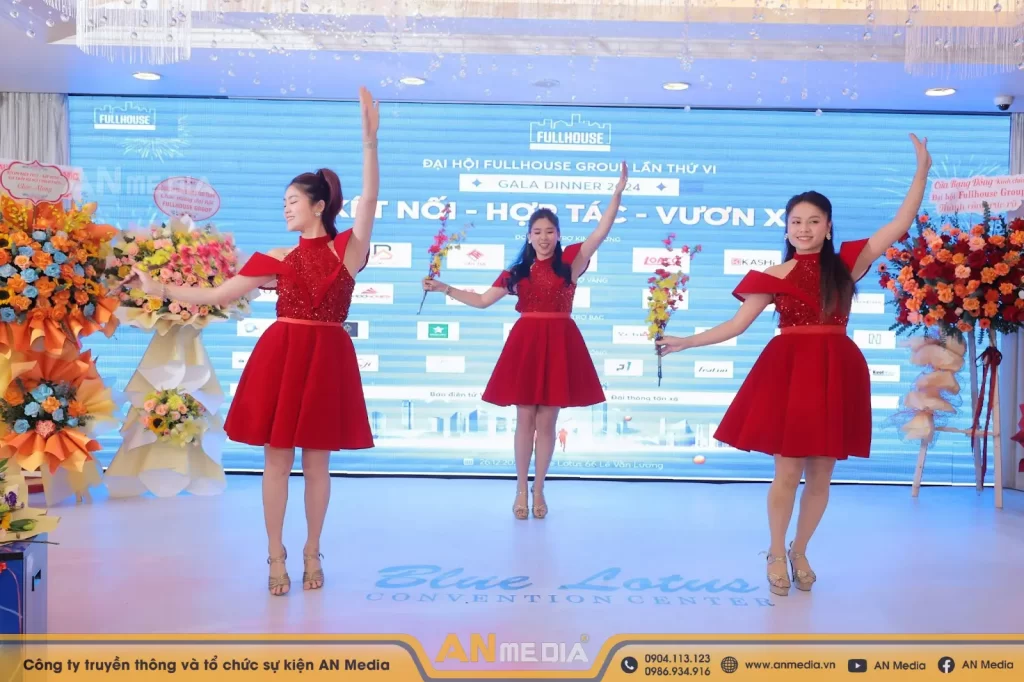 Vũ đoàn AN Media mang đến tiết mục chào đón mùa xuân rộn ràng