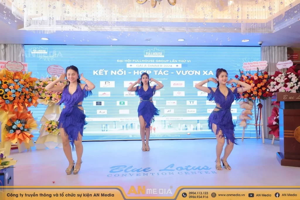 Tiết mục mở màn Carnaval đầy sôi động của vũ đoàn AN Media