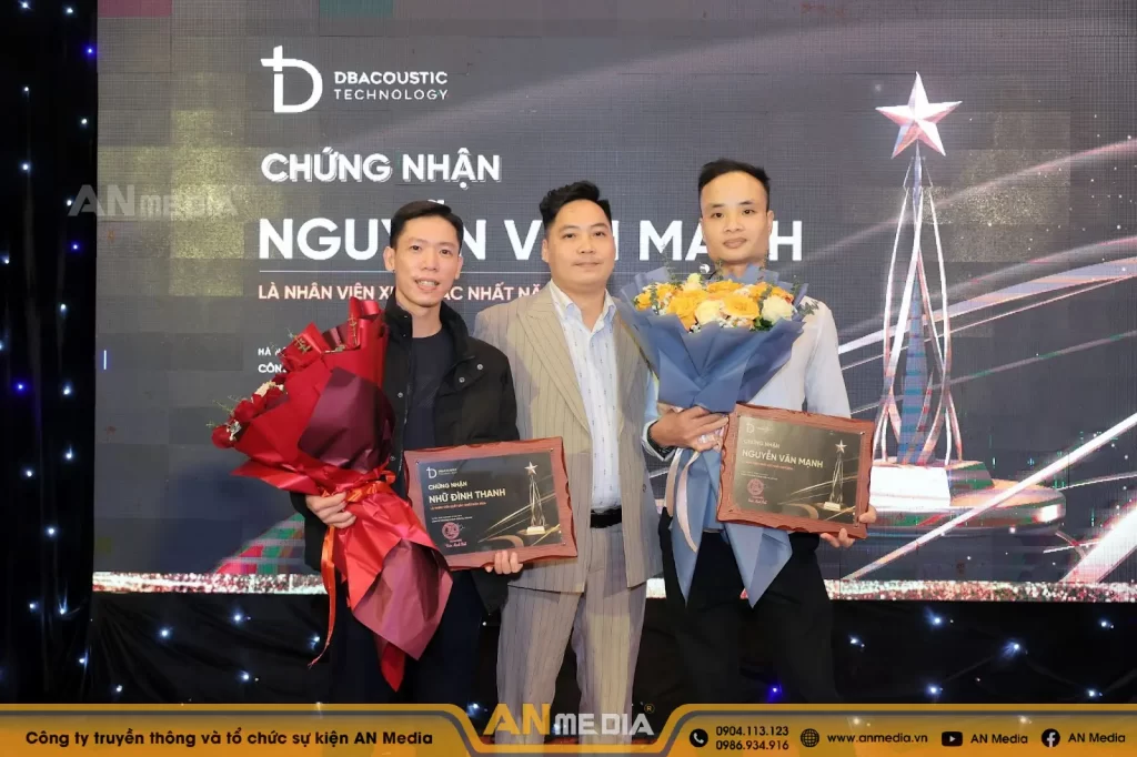 Vinh danh những nhân viên xuất sắc đã có những đóng góp trong năm vừa qua