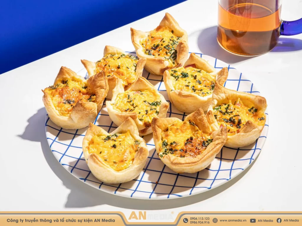 Bánh tart mặn với nhiều topping hấp dẫn