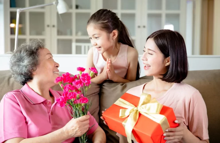 Tuyển tập Lời chúc 8/3 trọn vẹn yêu thương cho mọi phụ nữ: Mẹ, Vợ, Người Yêu, Đồng Nghiệp