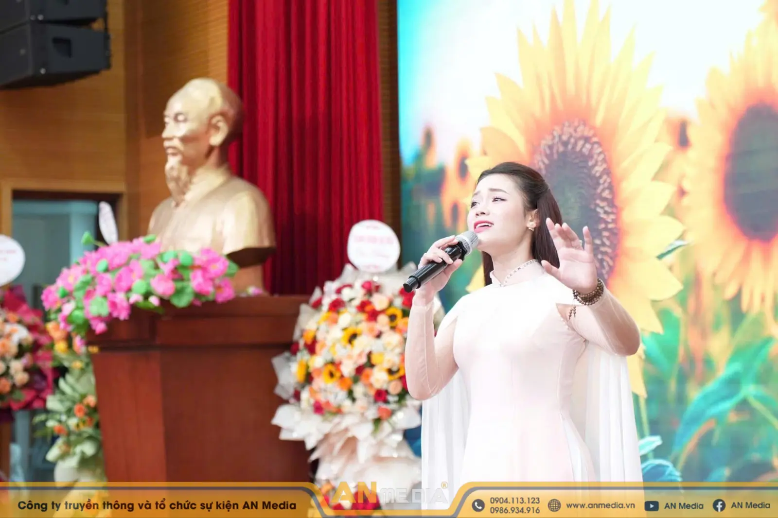 Tạ Trang Nhung –  Nữ ca sĩ ghi dấu tại các sân khấu Quốc tế