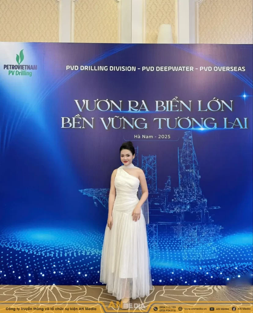 Ca sĩ Trang Nhung luôn có sự chỉn chu, tinh tế và hết mình với từng sự kiện