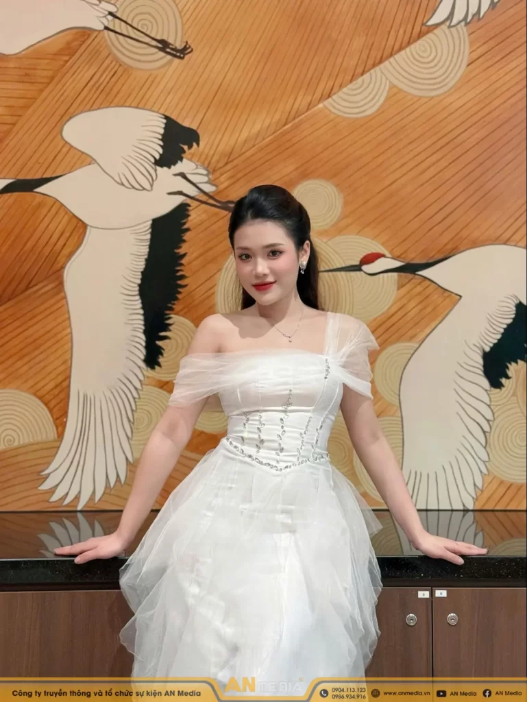 Vẻ ngoài xinh đẹp cùng giọng hát ngọt ngào đã giúp Trang Nhung tỏa sáng tại các đấu trường âm nhạc