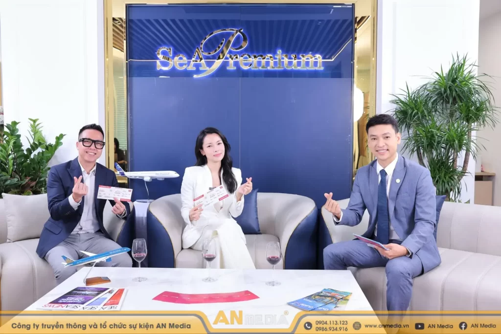 MC Duy Khoa cùng các khách mời tại Talkshow SEABANK
