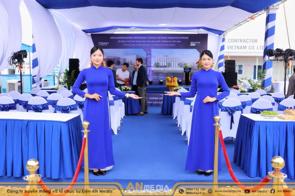 Nhân sự hậu cần, lễ tân tiếp đón khách