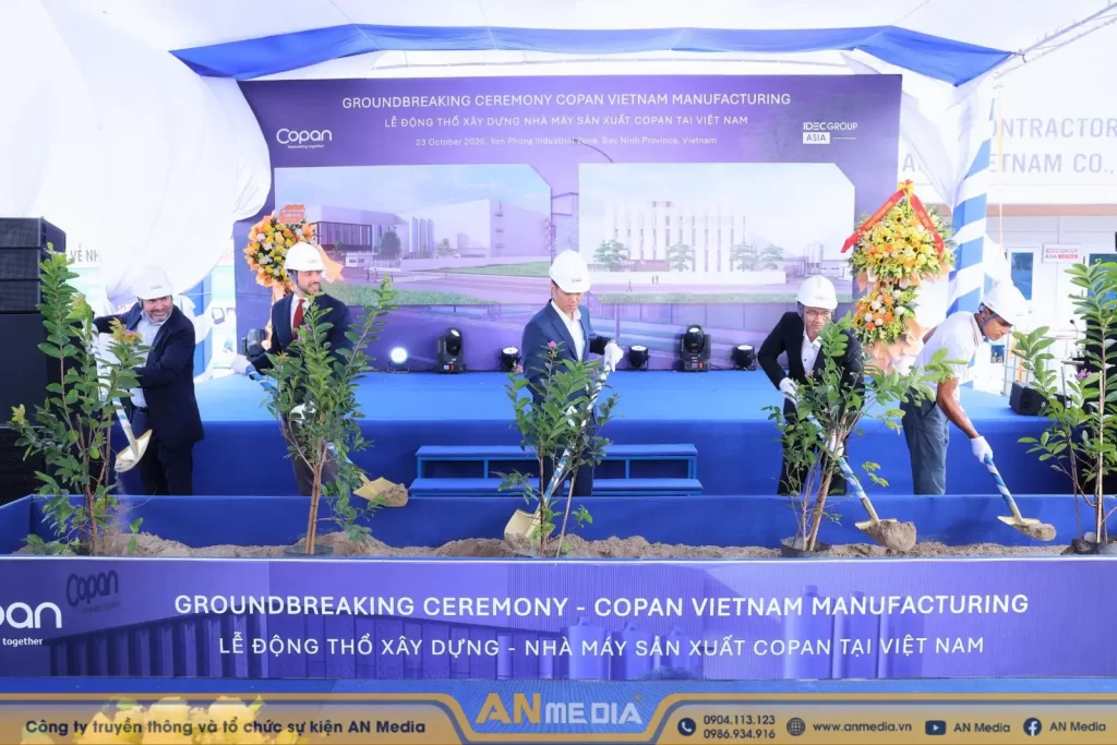 Nghi thức trồng cây với ý nghĩa khởi đầu phát triển bền vững