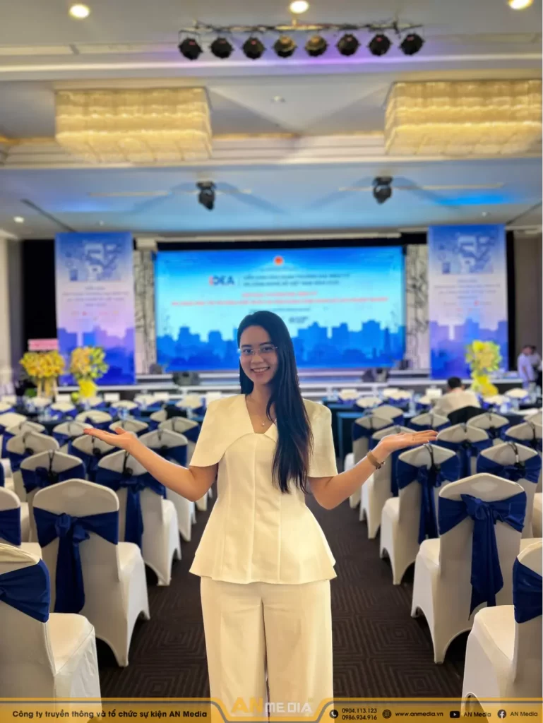 Nguyệt Anh đóng vai trò tháp tùng lãnh đạo - cơ quan nhà nước