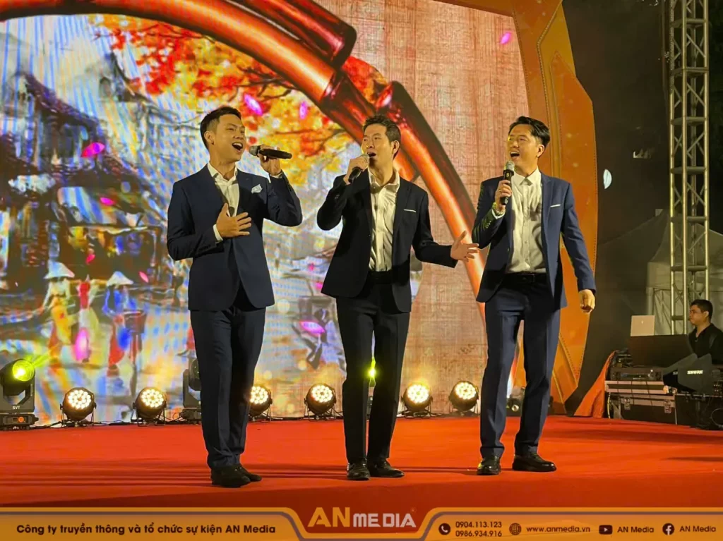 Nhóm nhạc TRE PAPA biểu diễn tại sự kiện