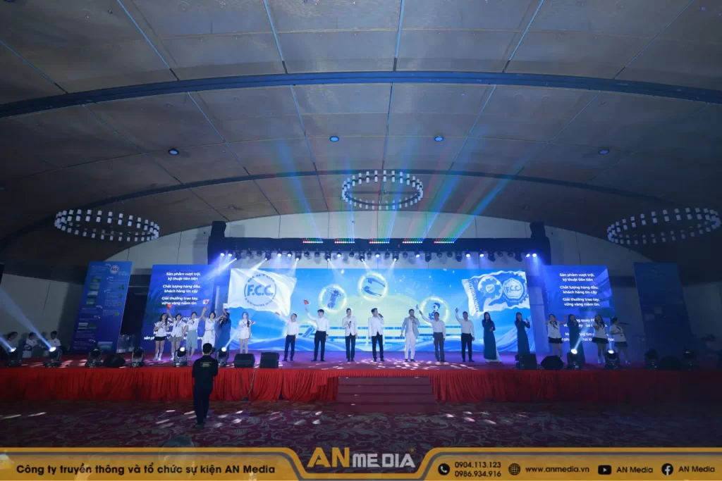 Phần trình diễn bài hát doanh nghiệp AN Media sáng tác