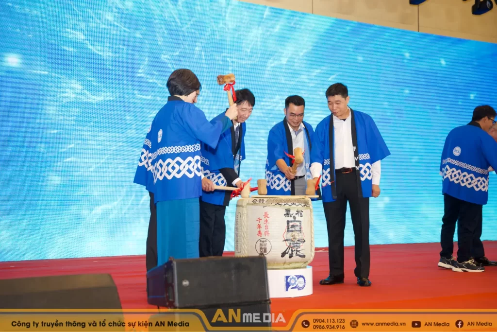 Nghi thức đập trống rượu