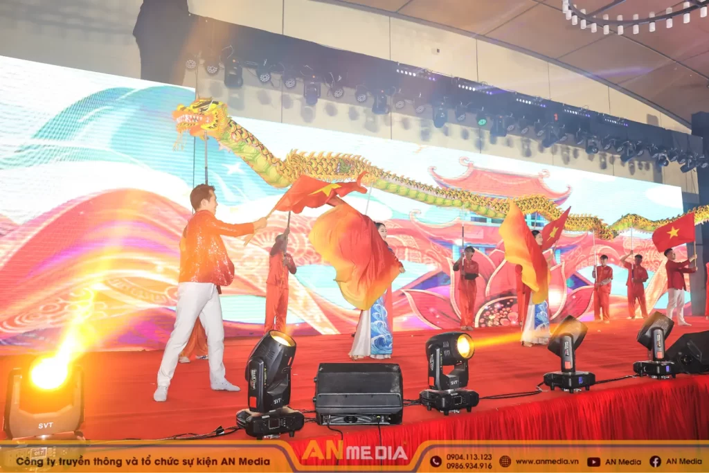 Tiết mục múa rồng tại sự kiện