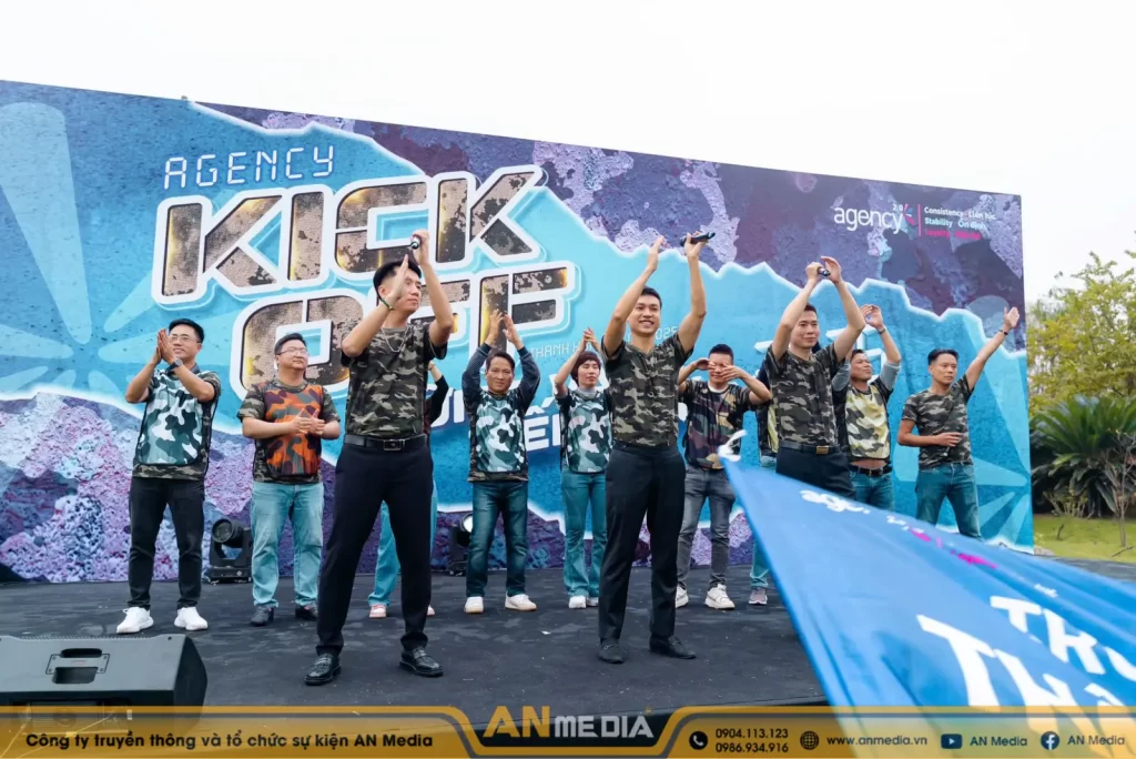 Nhóm nhạc TRE PAPA tại sự kiện Kick Off