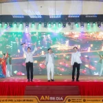 Nhóm nhạc TRE PAPA tại sự kiện kỉ niệm 20 năm của doanh nghiệp