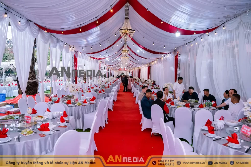 Hội trường lễ mừng thọ được chuẩn bị chu đáo