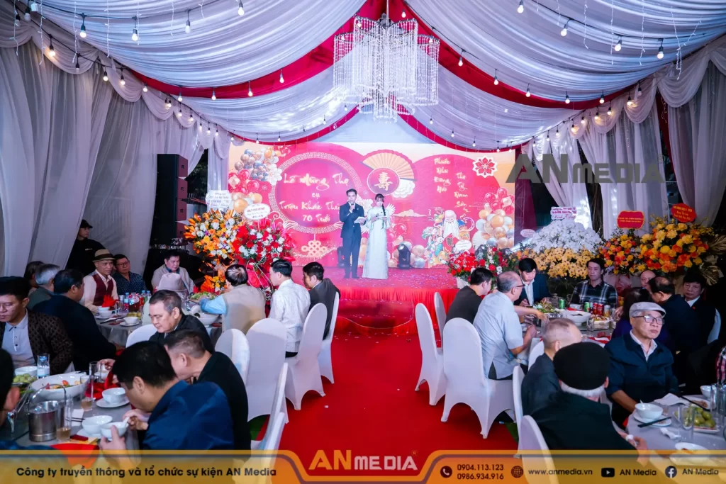 MC chuyên nghiệp dẫn dắt chương trình