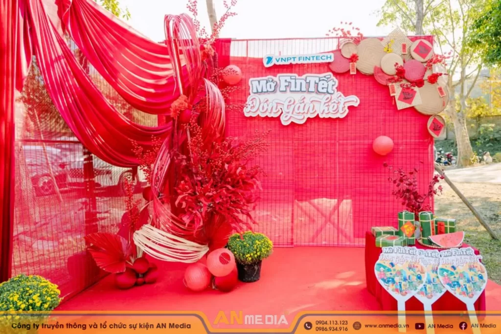 Booth check-in kết hợp tiểu cảnh xung quanh