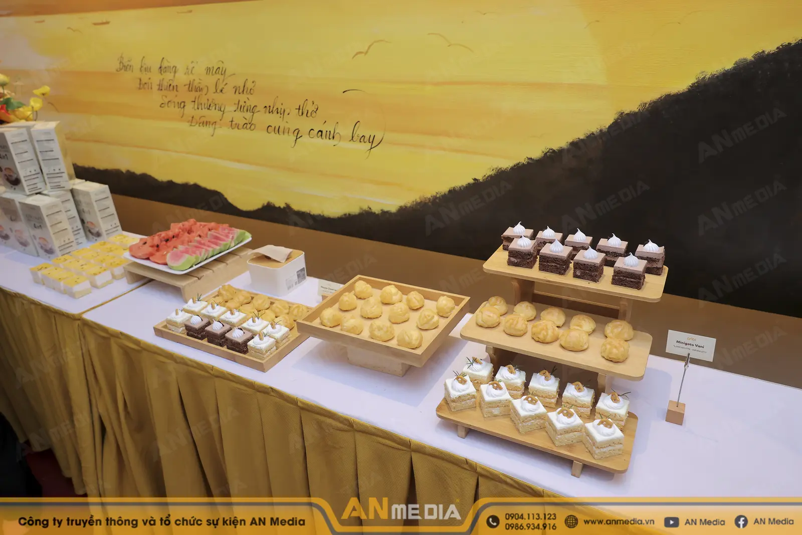 Tiệc Trung thu văn phòng: Nên chọn tea break, đồ ăn mặn hay bánh kẹo?