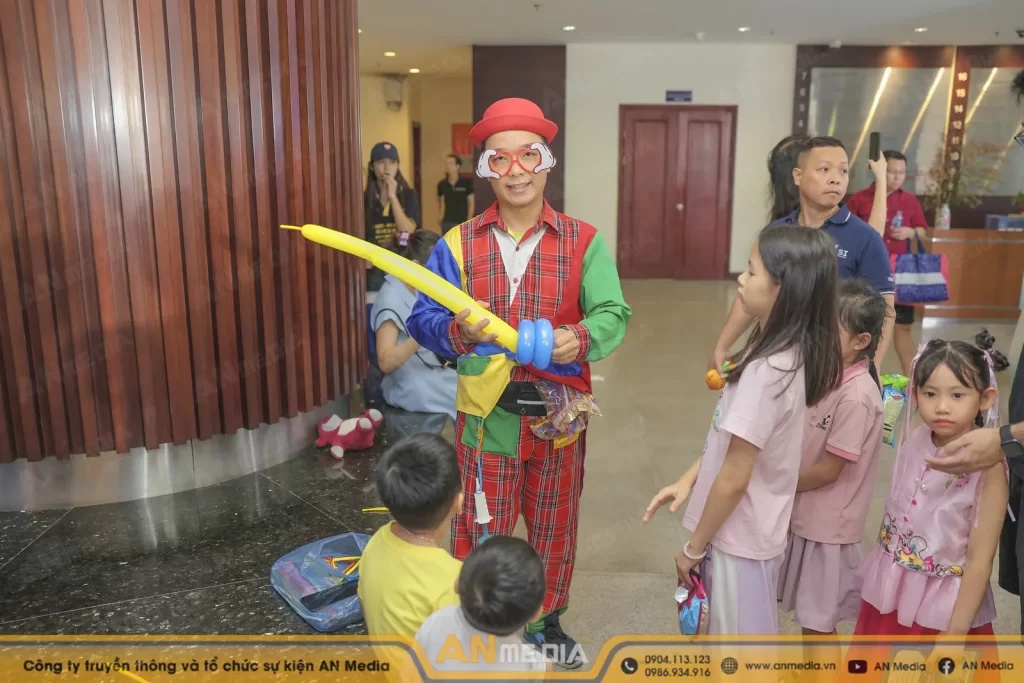 Chú hề hoạt náo