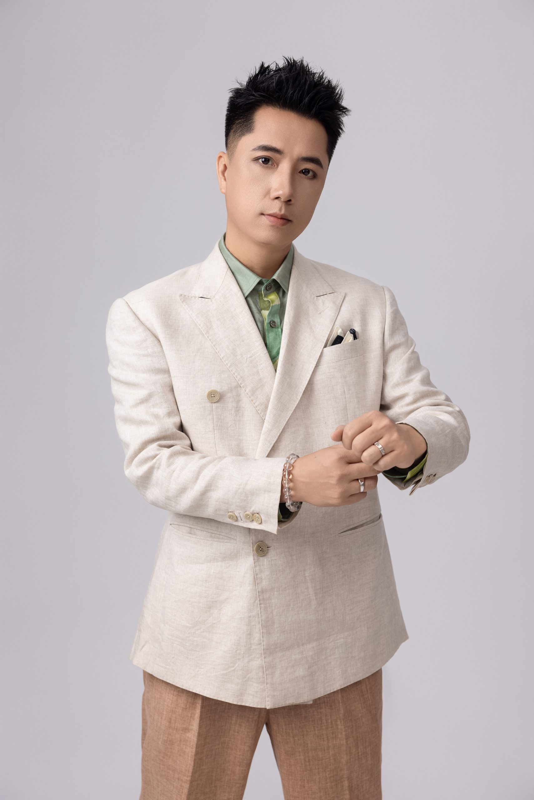 Ca sĩ Đinh Vương Linh