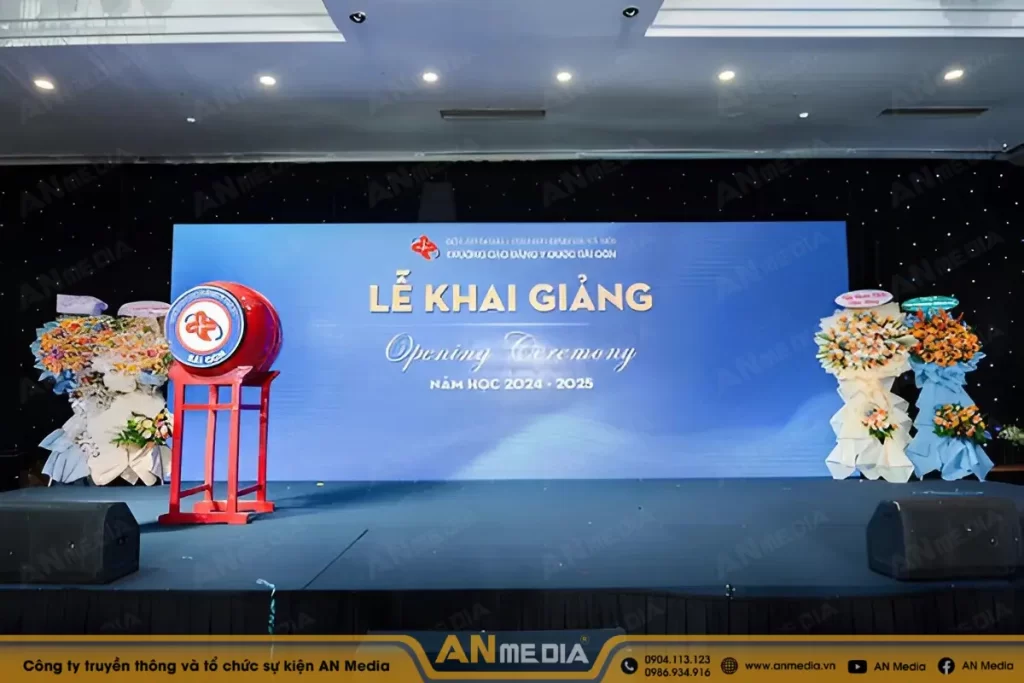 Backdrop khai giảng đại học/cao đẳng