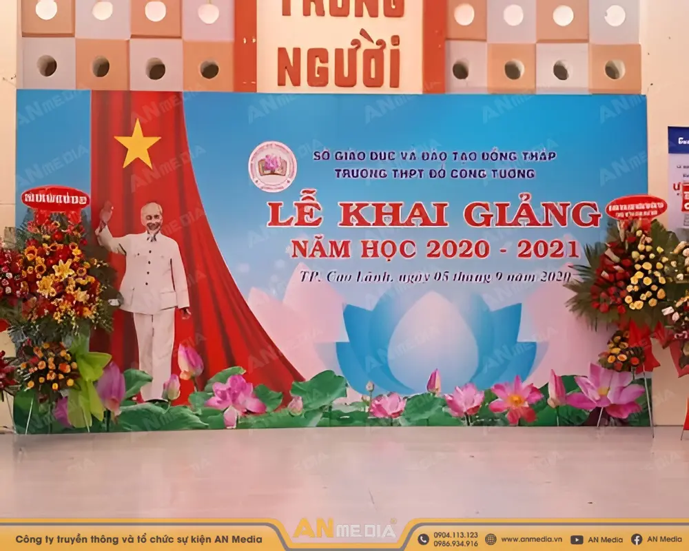 Khảo sát mặt bằng trước khi đặt làm backdrop khai giảng