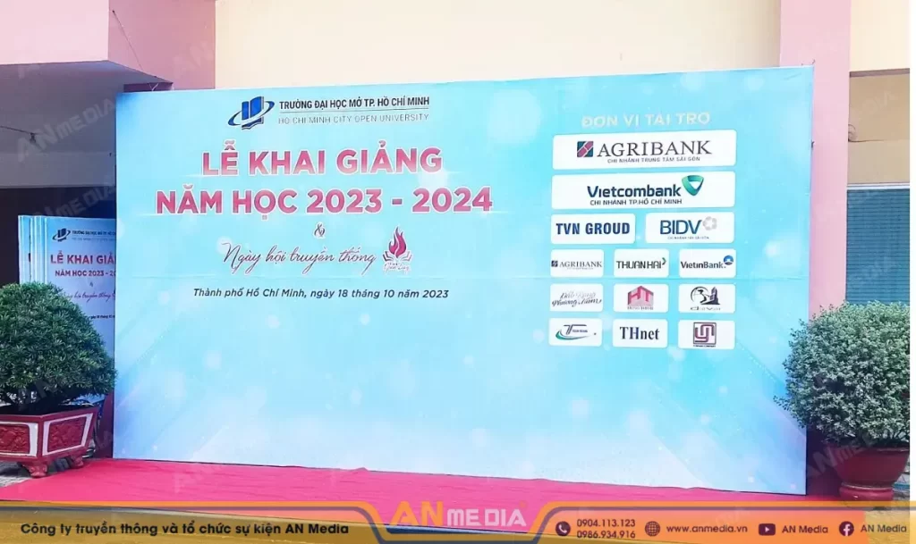 Backdrop khai giảng tối giản